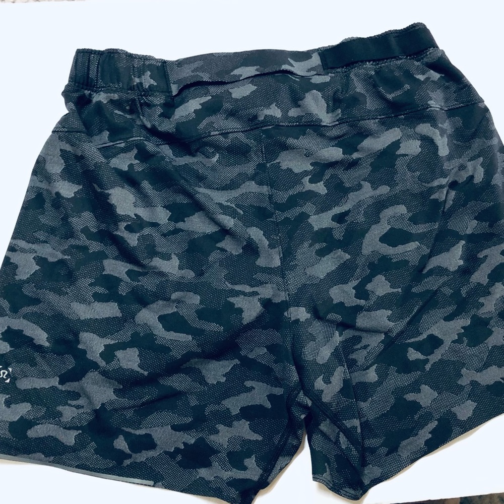 Lululemon Surge Short Liner Variegated Mesh Camo Black 6” Run Men’s Shorts - Picture 8 of 12